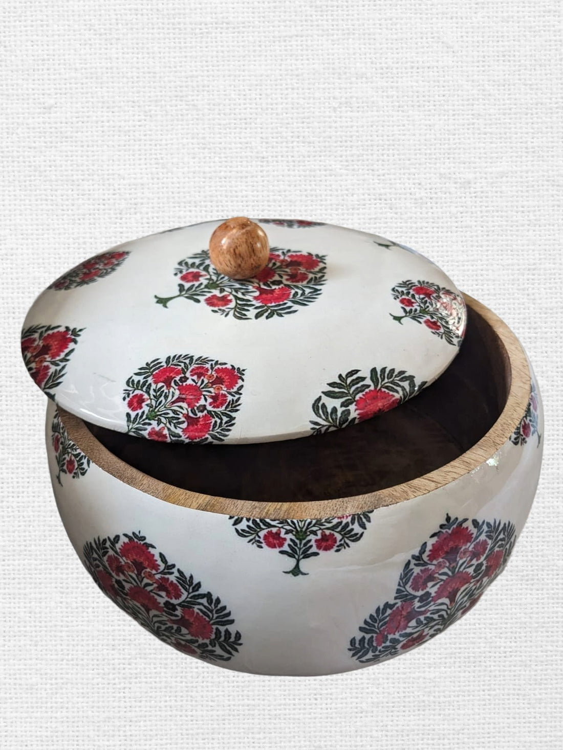 Why a Printed Wooden Casserole is the Perfect Blend of Style and Utility for Your Dining Table?