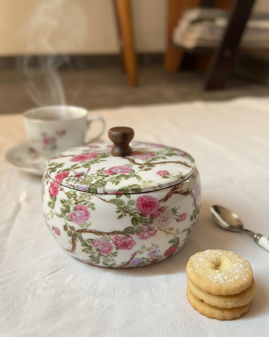 "Phoolon Sa" Mango wooden Casserole/ Roti Bix - Handcrafted Servign dish with Lid